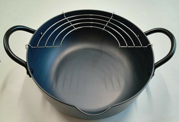 Tanabe Kanagu（田辺金具） 燕の職人 わたしのこだわり 天ぷら鍋20cm 窒化処理 thumbnail 2