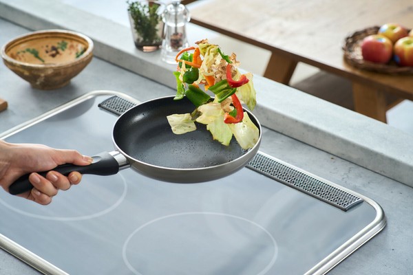 IRIS OHYAMA（アイリスオーヤマ） 軽量 フライパン IH・ガス火対応 VLI-F28 グレージュ 28cm thumbnail 4