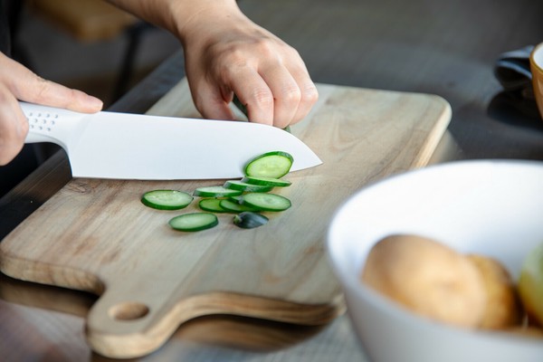 CB JAPAN（シービージャパン） 汚れがつきにくい 三徳包丁 ホワイト