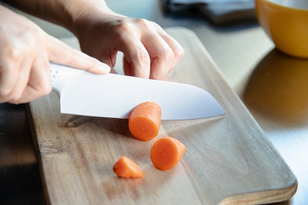 CB JAPAN（シービージャパン） 汚れがつきにくい 三徳包丁 ホワイト thumbnail 3