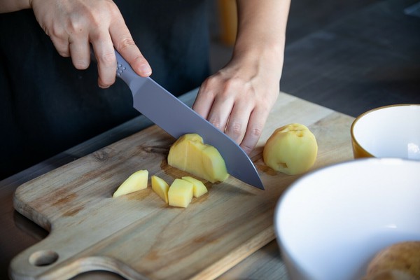 CB JAPAN（シービージャパン） 汚れがつきにくい 三徳包丁 ホワイト thumbnail 10