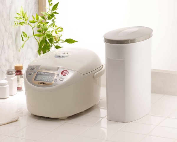 Iseto（伊勢藤） お米袋そのまま保存ケース 5kg ホワイト 米びつ お米保存 キッチン用品 thumbnail 3