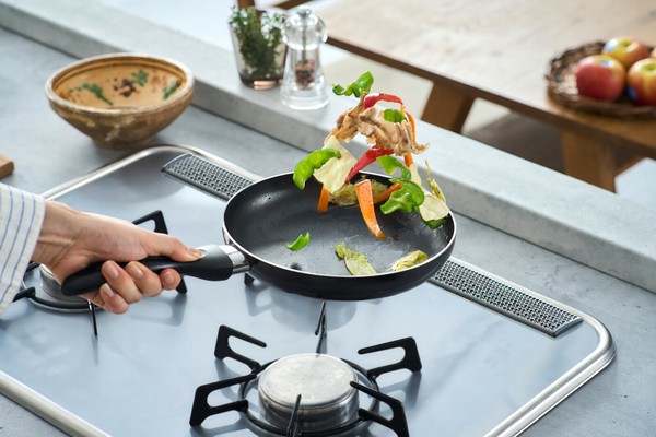 IRIS OHYAMA（アイリスオーヤマ） 軽量 フライパン ガス火対応 VLG-F20 ブラック 20cm thumbnail 3