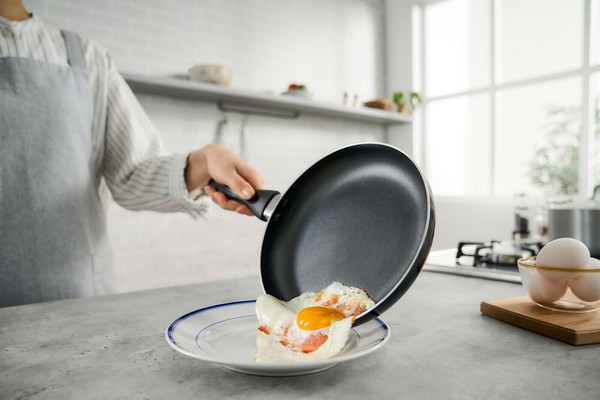 IRIS OHYAMA（アイリスオーヤマ） 軽量 フライパン ガス火対応 VLG-F20 ブラック 20cm thumbnail 4