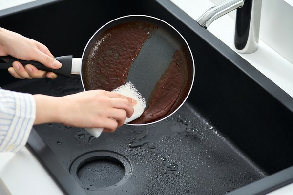 IRIS OHYAMA（アイリスオーヤマ） 軽量 フライパン ガス火対応 VLG-F20 ブラック 20cm thumbnail 7