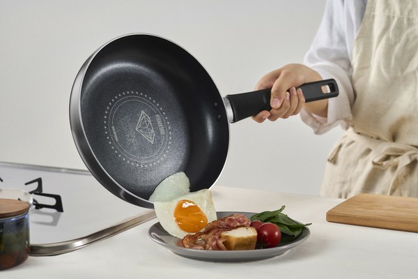 IRIS OHYAMA（アイリスオーヤマ） ダイヤモンドコート フライパン ガス火専用 VDG-F26 26cm ブラックメタリック thumbnail 8