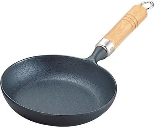 Iwachu(岩鋳) 南部鉄器 オムレツパン(木柄付) 黒焼付 IH対応 18cm