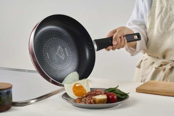 IRIS OHYAMA（アイリスオーヤマ） ダイヤモンドコート フライパン IH・ガス火両用 VDI-F20 20cm ワインレッド thumbnail 7