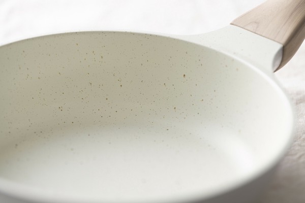 IRIS OHYAMA（アイリスオーヤマ） ナチュかるフライパン20cm 品番NTL-F20MO 色グレイッシュモカ thumbnail 9